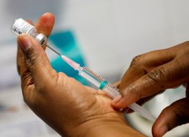 Coronavirus : 70% des Européens vaccinés avant la fin de l'été ?