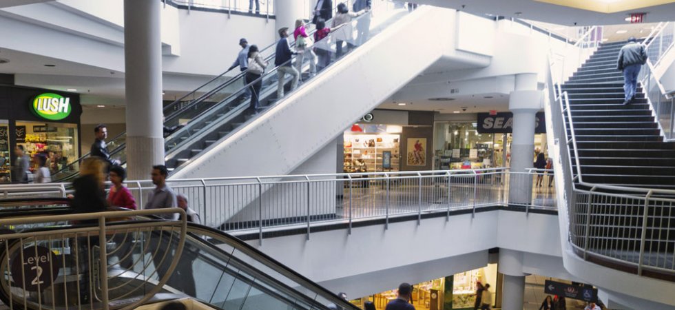 Covid-19 : deux tiers des centres commerciaux fermeront dès ce soir en France