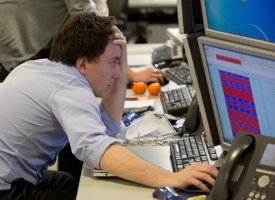 Clôture Paris : le CAC 40 retombe, miné par Trump