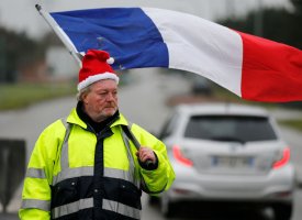 La taxe carbone sur les carburants annulée pour un an