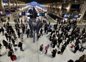 Retraites : 55% des Français opposés à la poursuite de la grève à Noël