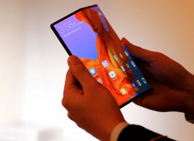 Smartphones : après deux ans de baisse, les ventes mondiales en légère hausse