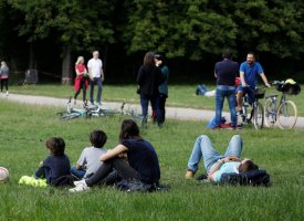 Hidalgo veut rouvrir les parcs à Paris, Véran lui répond "non"