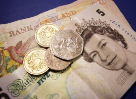 Devises : le sterling rechute après le nouvel échec de May sur le Brexit