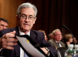 Devises: le dollar pique du nez, Powell se fait "colombe"