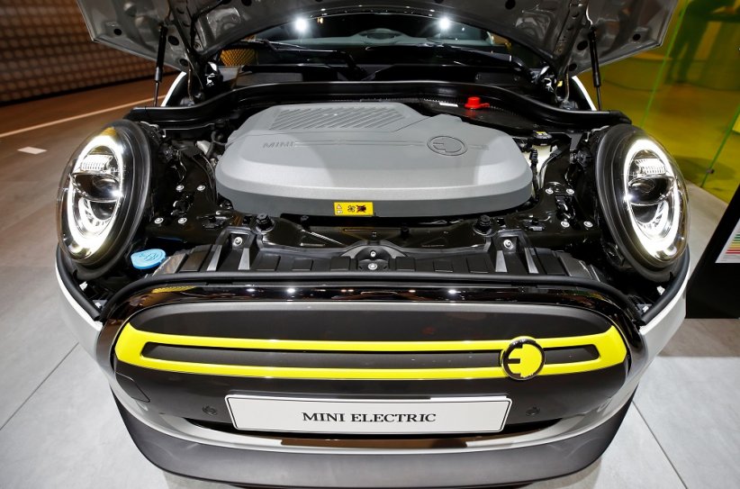 8. Mini Cooper SE 8. Mini Cooper SE