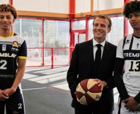 La journée d'Emmanuel Macron avec le Variétés en images