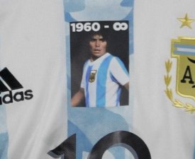 Un hommage à Maradona avant Argentine - Chili