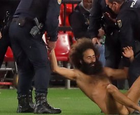 Ligue Europa : Un streaker débarque pendant Grenade-MU