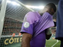 Nwabali inconsolable Nwabali inconsolable