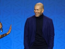 Zidane superstar ! Zidane superstar !