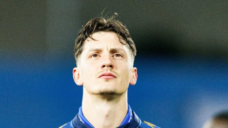 OL : Bacher, déguisé en chevalier, rejoint ...