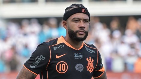 Brésil : Depay, un téléphone sur le banc qui ...