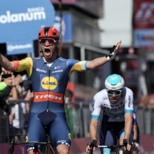 Giro (E4) : Milan remporte le sprint massif, Pogacar reste en rose 