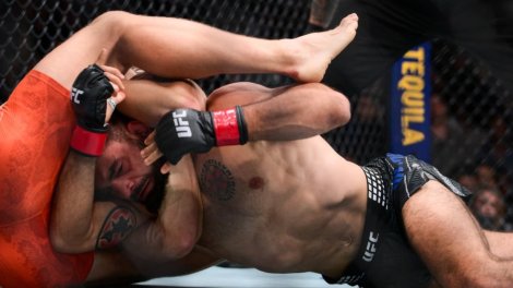 MMA: Το Saint Denis υποκλίνεται, ο McGregor χάνει την επιστροφή του