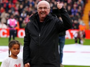 Liverpool : Atteint d'un cancer, Eriksson a réalisé son rêve en dirigeant un match des Reds à Anfield 