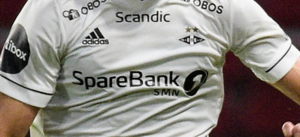 Norvège : Expulsé, un joueur termine le match avec ses supporters