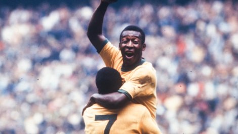 Un maillot porté par Pelé mis aux enchères