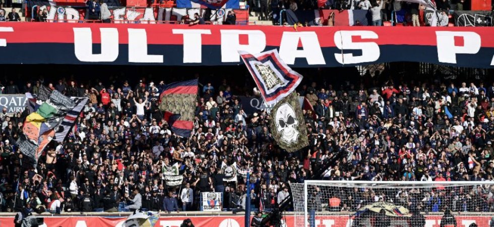 OM-PSG : Les joueurs parisiens célébrés par les supporters au Bourget