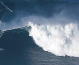 Un pionnier du surf meurt à Nazaré