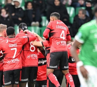 L2 (J17) : Saint-Etienne, Bordeaux et Laval tombent, Angers prend la tête 