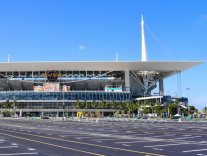 Hard Rock Stadium (64 091 places) Hard Rock Stadium (64 091 places)
