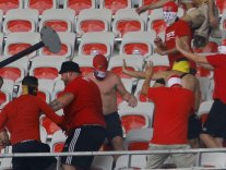 Les stadiers se défendent comme ils peuvent Les stadiers se défendent comme ils peuvent