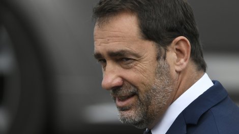Christophe Castaner assume d'avoir décoré des policiers mis en cause dans des violences contre les "gilets jaunes"