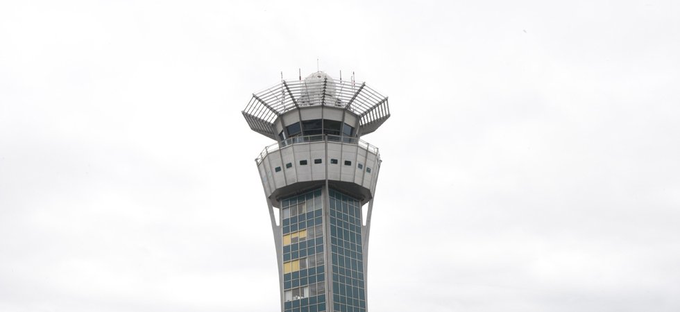 Australie : il pirate le contrôle aérien et interdit à un avion d'atterrir