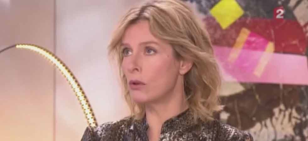 Karin Viard : abandonnée par sa mère, elle déplore son "manque d'éducation"