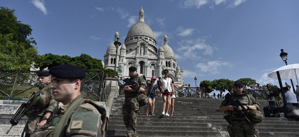 Paris : arrestation de cinq Syriens cherchant à acheter des kalachnikovs