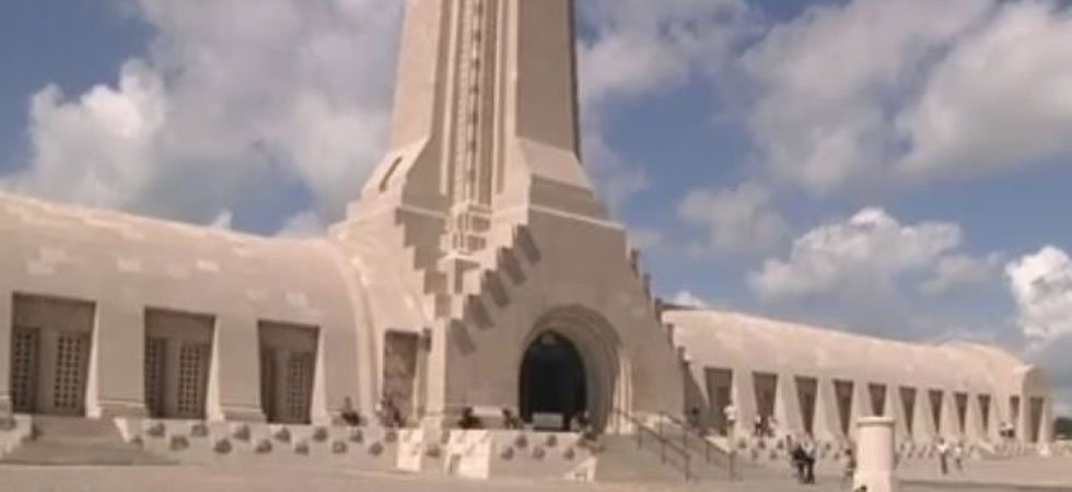 L'ossuaire de Douaumont envahi par des