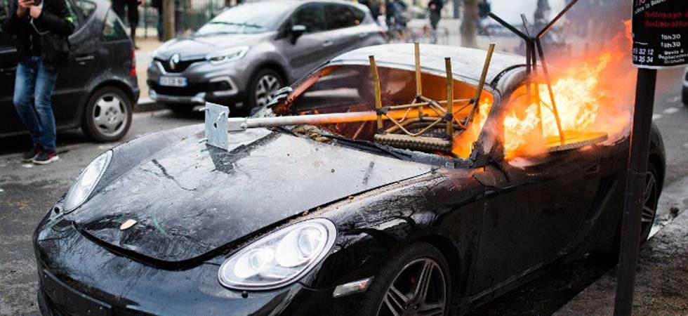 Gilets jaunes : la voiture d'un chef incendiée