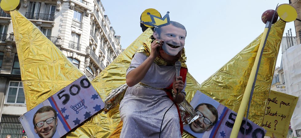 Fête à Macron : des milliers de personnes défilent dans les rues de Paris