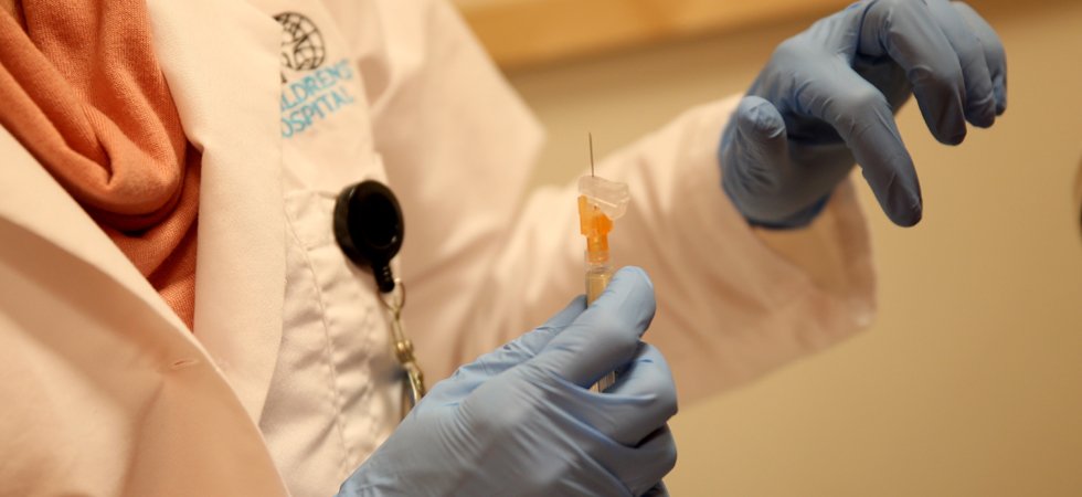 États-Unis : des vaccins-maison à base de vodka et de bave de chat donnés à des enfants