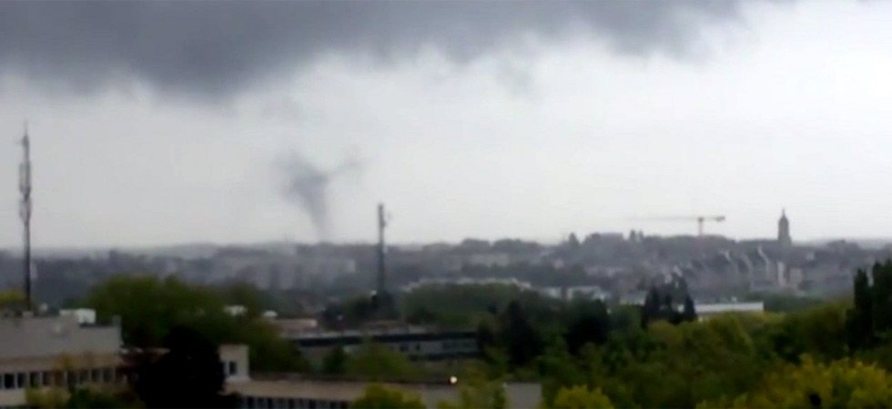 Une mini tornade traverse la ville de Rennes !