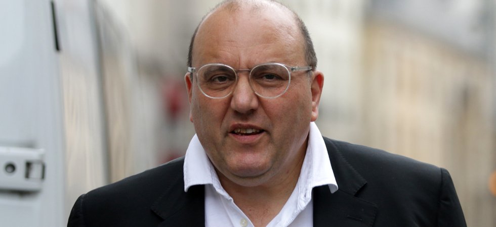 "Il est comme le sparadrap du capitaine Haddock" : de qui parle Julien Dray ?