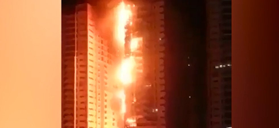 Un incendie dévaste deux tours aux Émirats