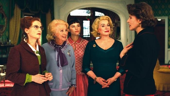 8 femmes
