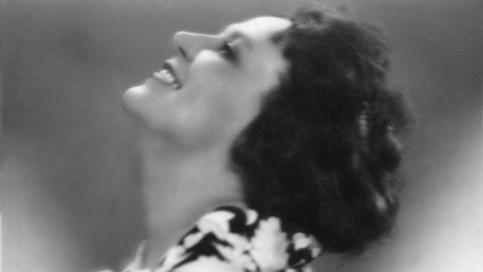 Damia, la chanteuse était en noir