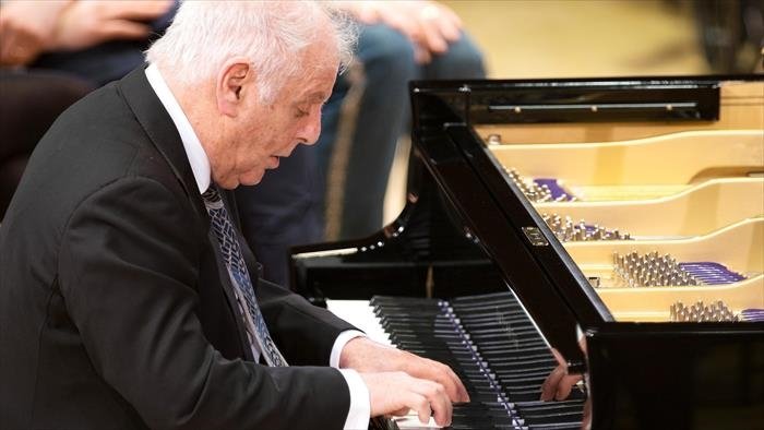 Daniel Barenboim joue la sonate D 958 de Schubert