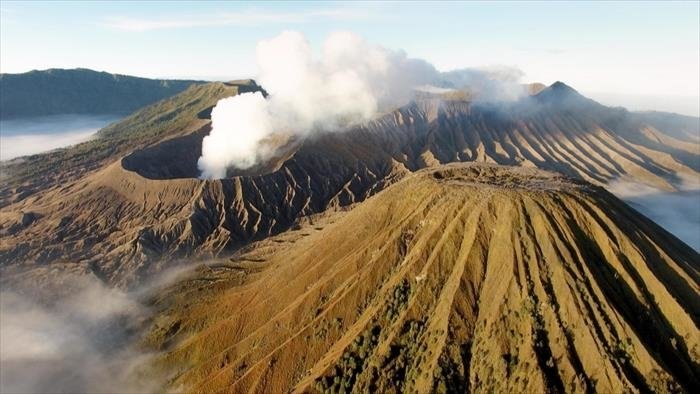 Des volcans et des hommes