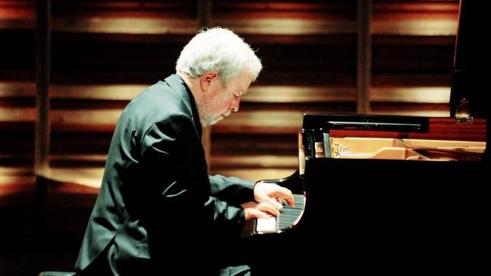 Jonathan Nott dirige Schumann et Brahms