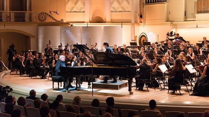 Kristjan Järvi dirige le Baltic Sea Youth Philharmonic