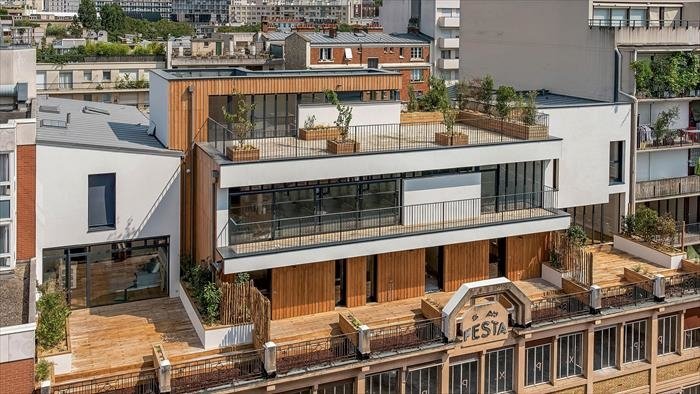 Ma maison en bois sur les toits