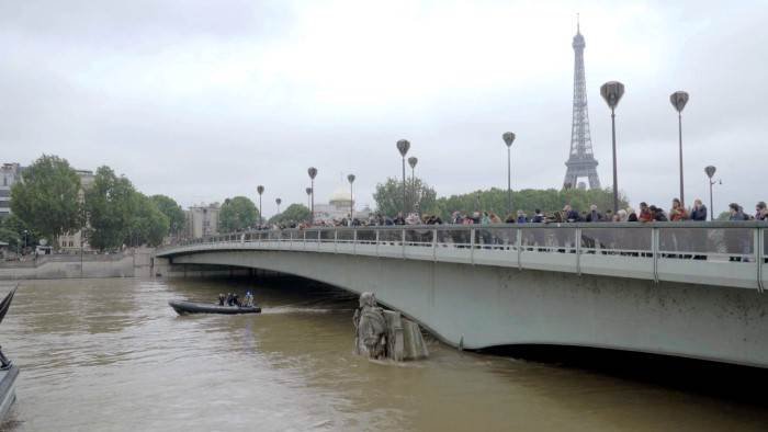 Paris sous les eaux : la grande crue
