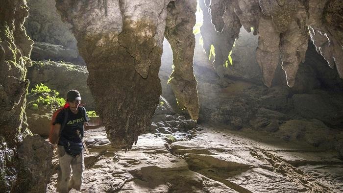 Tewet, le Dayak aux mille grottes