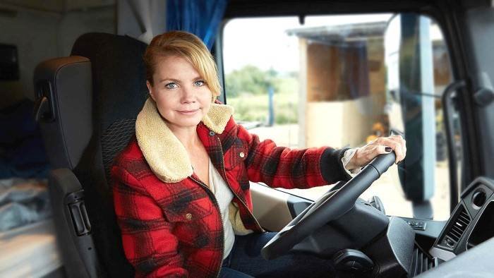 Une femme sur la route