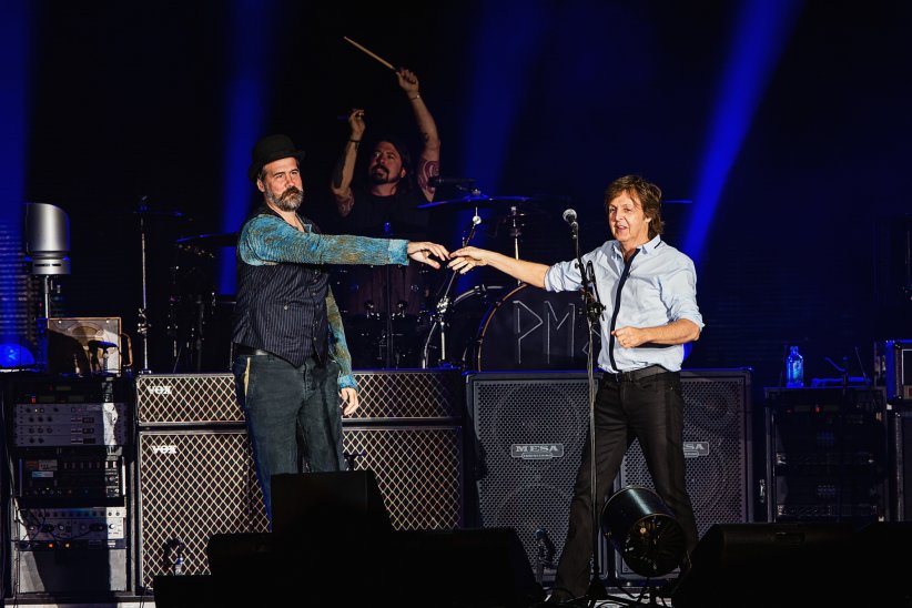 Dave Grohl, Pat Smear & Krist Novoselic - "Cut Me Some Slack" Dave Grohl, Pat Smear & Krist Novoselic - "Cut Me Some Slack"