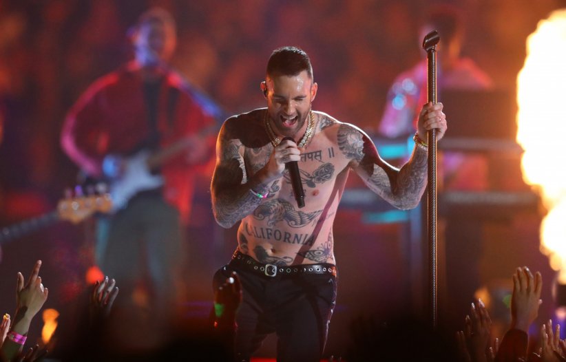 "Move Like Jagger" - Maroon 5 "Move Like Jagger" - Maroon 5